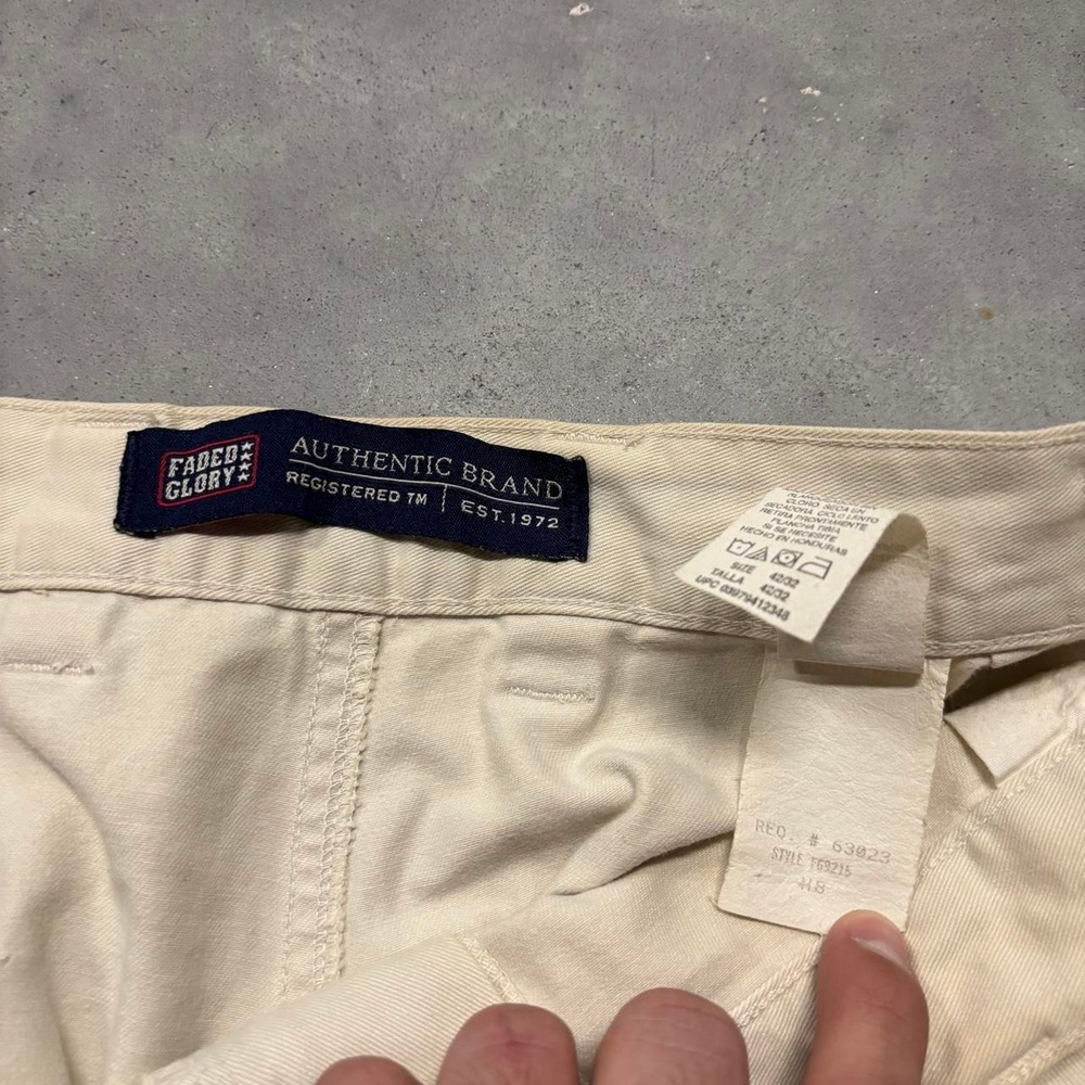 Vintage Y2K/2000s Baggy Cream Skater Style Cargo Pants! 40x26 - Picture 7 of 7